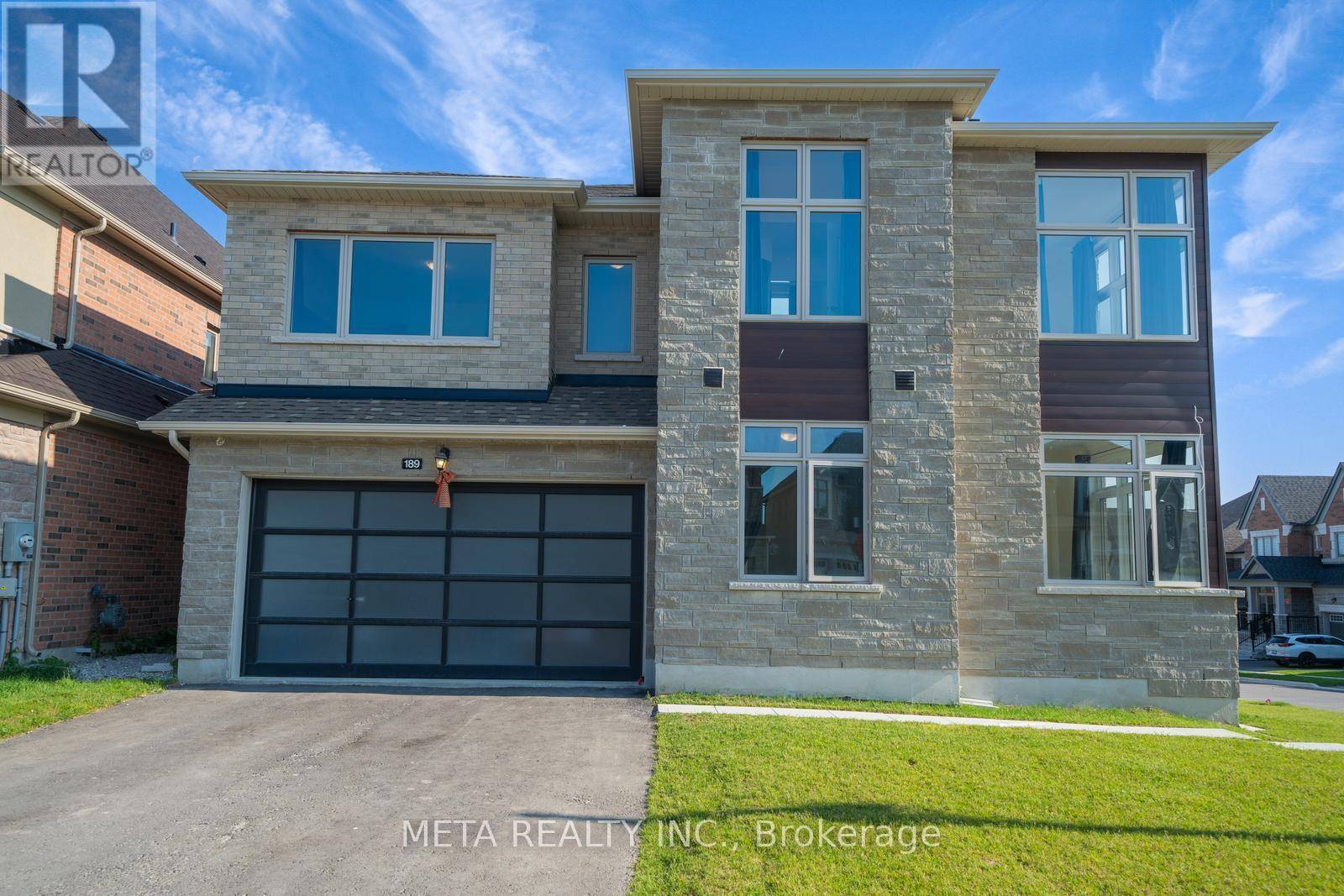 East Gwillimbury (holland Landing), ON L9N1E2,189 THOMPSON DRIVE