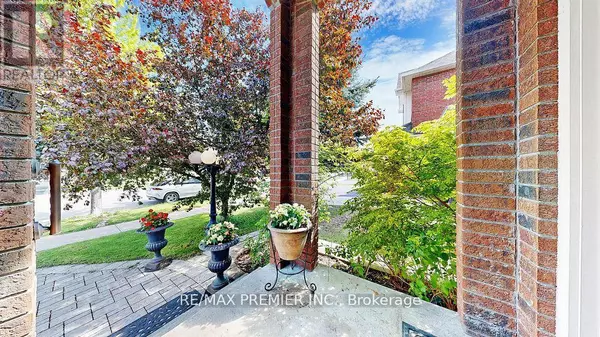 Vaughan (maple), ON L6A3C1,215 DRUMMOND DRIVE