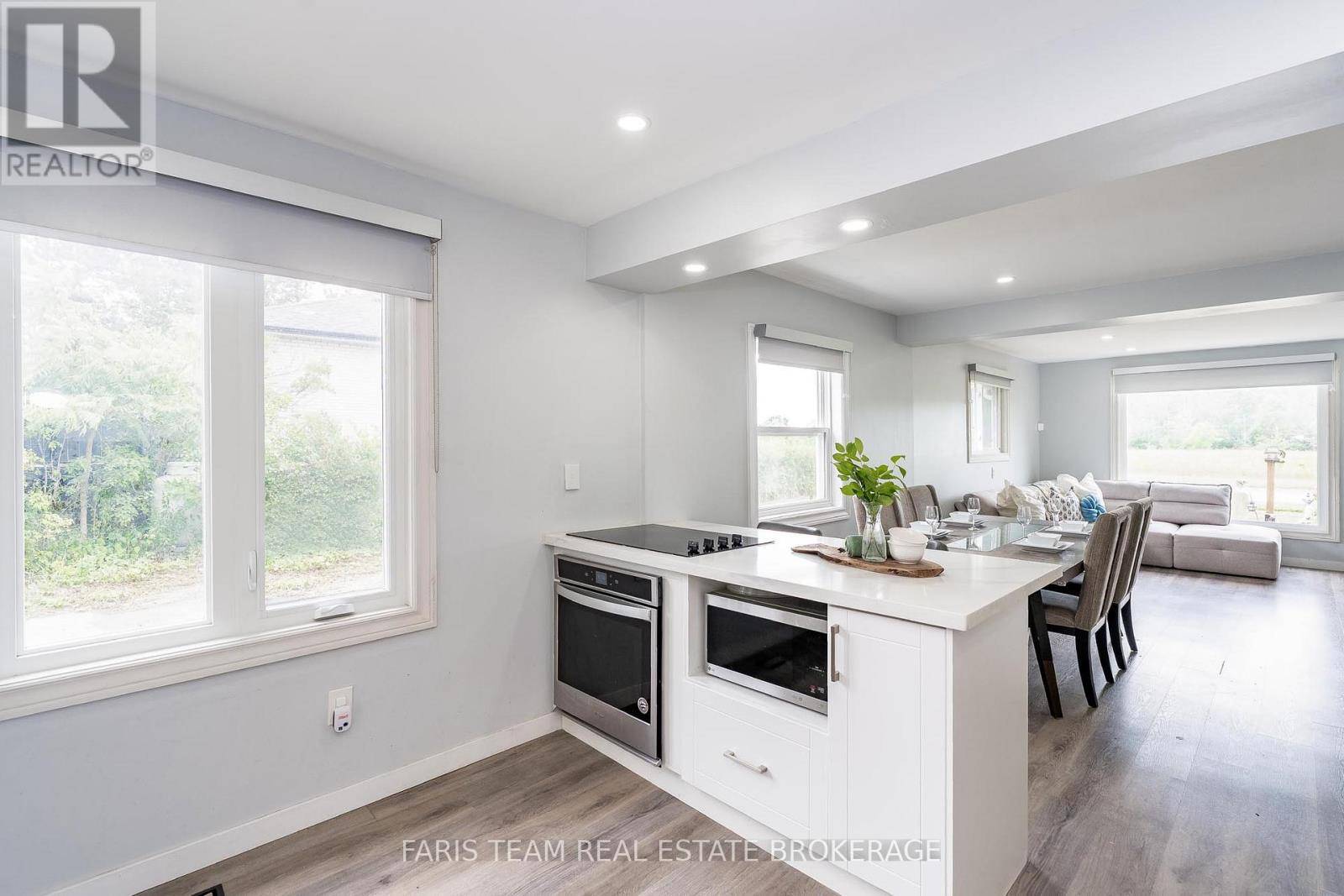East Gwillimbury (holland Landing), ON L9N1G9,11 PARK AVENUE