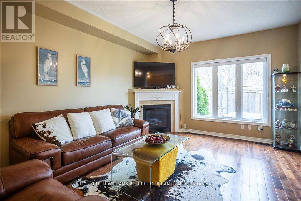 Whitchurch-stouffville (stouffville), ON L4A0H2,462 REEVES WAY BOULEVARD