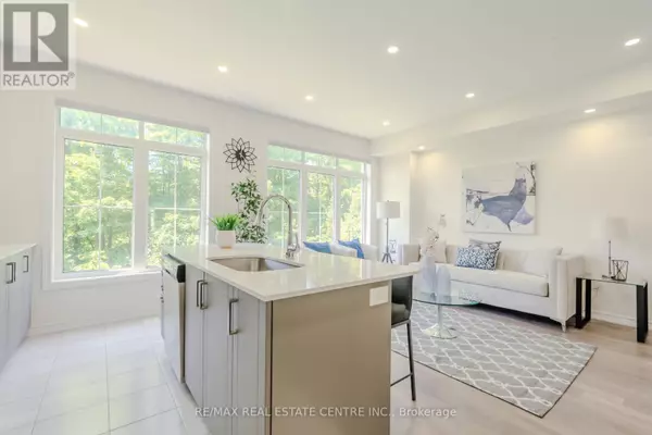 Vaughan (maple), ON L6A5B1,181 Parktree DR #42