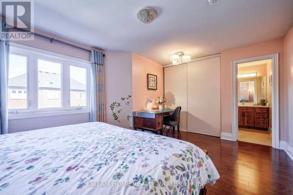 Markham (cachet), ON L6C1R2,3 Moses CRES #Room C