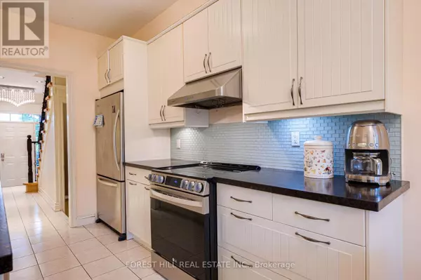 Richmond Hill (north Richvale), ON L4C0J4,2 Mary Gapper CRES #25