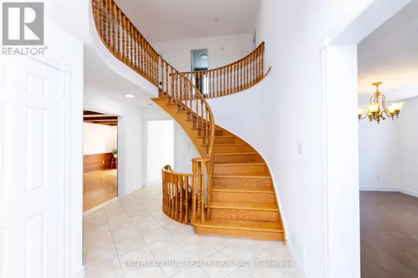 Vaughan (concord), ON L4K2K8,17 SOUTHVIEW DRIVE