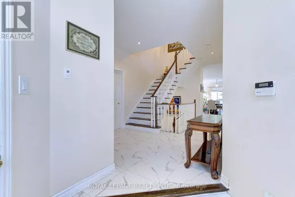 Richmond Hill (rouge Woods), ON L4S2G7,104 MELBOURNE DRIVE