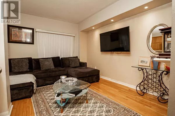 Richmond Hill (westbrook), ON L4C4M2,100 Elgin Mills RD West #42