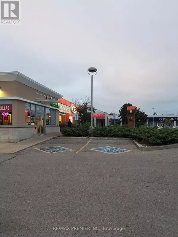 Richmond Hill (devonsleigh), ON L4C3E3,10909 Yonge ST #202