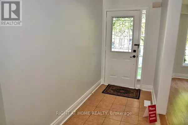 Newmarket (woodland Hill), ON L3X2Y2,242 FLAGSTONE WAY