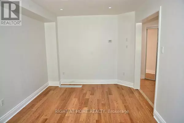 Newmarket (woodland Hill), ON L3X2Y2,242 FLAGSTONE WAY