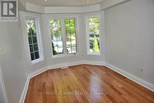 Newmarket (woodland Hill), ON L3X2Y2,242 FLAGSTONE WAY