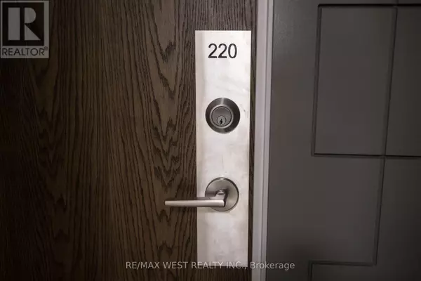 99 Eagle Rock WAY #220, Vaughan, ON L6A5A7