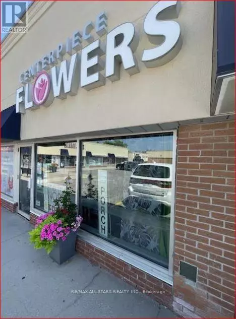 Whitchurch-stouffville (stouffville), ON L4A2S8,5892 Main ST #303