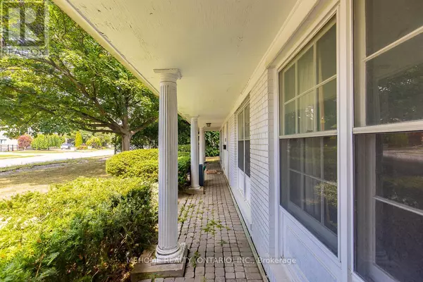 Markham (bayview Glen), ON L3T2X2,9 LAURELEAF ROAD