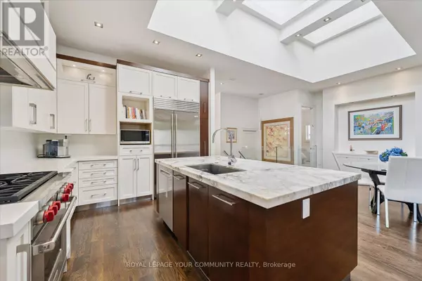 Richmond Hill (south Richvale), ON L4C9V6,8 WINTERPORT COURT