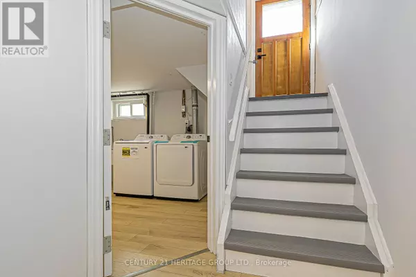 Newmarket (bristol-london), ON L3Y2W5,225 Septonne AVE #B