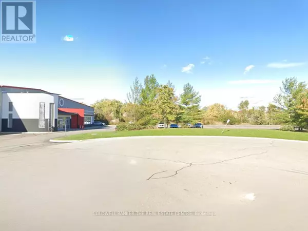 Richmond Hill (devonsleigh), ON L4C0S1,MAIN FL ROOM - 650 EDWARD AVENUE