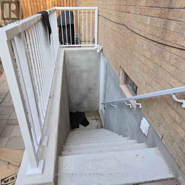 Markham (thornlea), ON L3T7B3,64 BROOKSHIRE CIRCLE