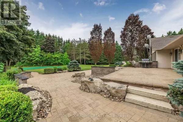 Whitchurch-stouffville, ON L4A1P1,120 LAKE WOODS DRIVE