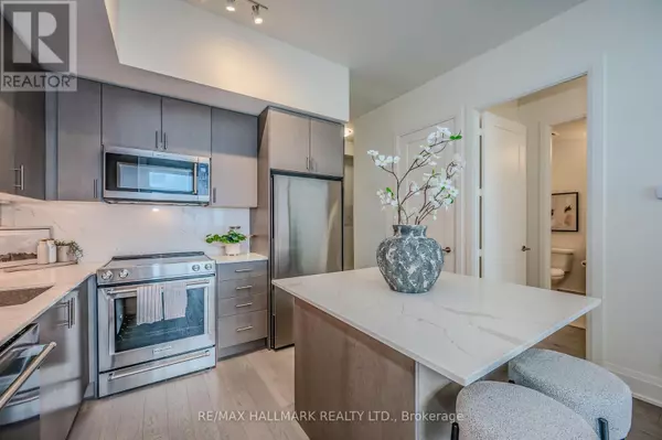 Vaughan (vellore Village), ON L4K0M6,9000 Jane ST #PH114