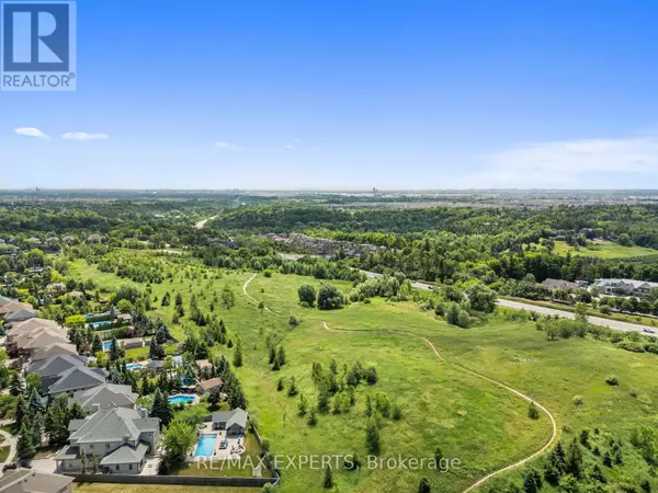 Vaughan (kleinburg), ON L0J1C0,21 RAINBOW'S END
