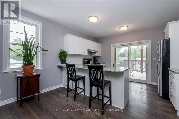 Innisfil, ON L0L1C0,1047 LARCH STREET