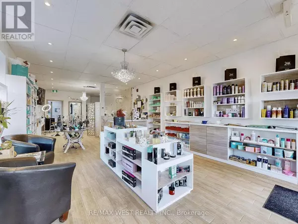 Richmond Hill (oak Ridges Lake Wilcox), ON L4E1A5,13071 Yonge St ST #24