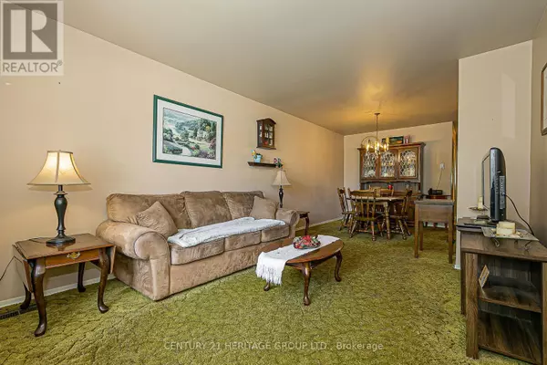 Newmarket (bristol-london), ON L3Y2Y5,116 LONGFORD DRIVE