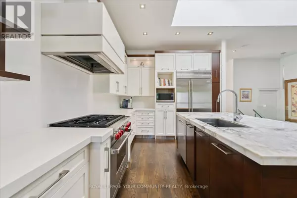 Richmond Hill (south Richvale), ON L4C9V6,8 WINTERPORT COURT