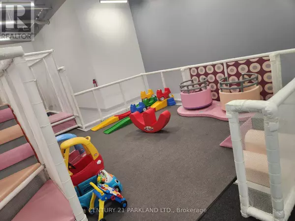 Aurora, ON L4G0G2,43 First Commerce DR #J2