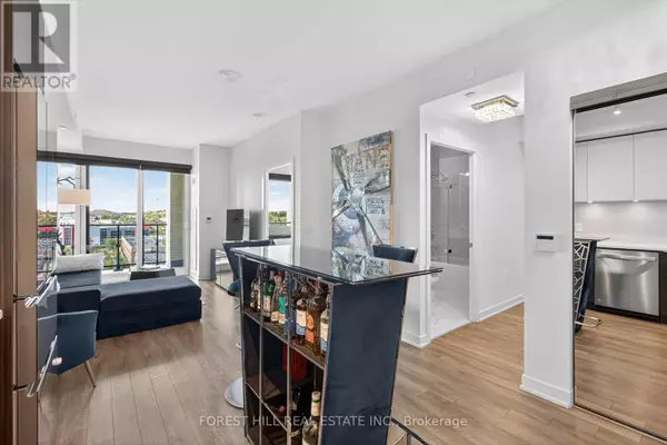 Vaughan (maple), ON L6A5B9,100 Eagle Rock WAY #831