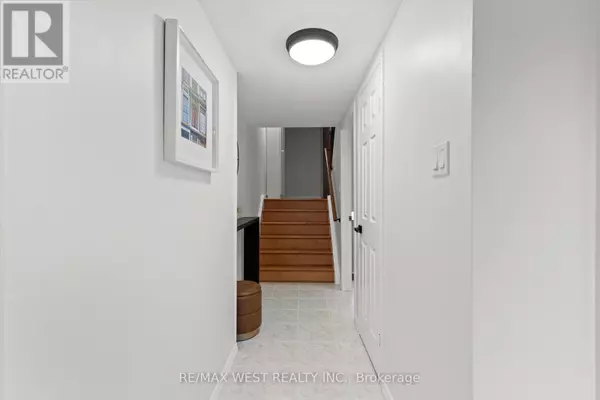 Vaughan (west Woodbridge), ON L4L2K5,88 Rainbow DR #41