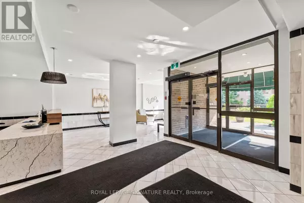 Newmarket (central Newmarket), ON L3Y7T7,250 Davis DR #1007