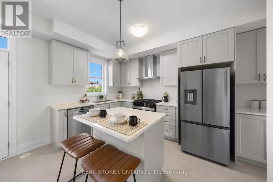 17 KENNISIS WAY, Vaughan (maple), ON L6A3Y5