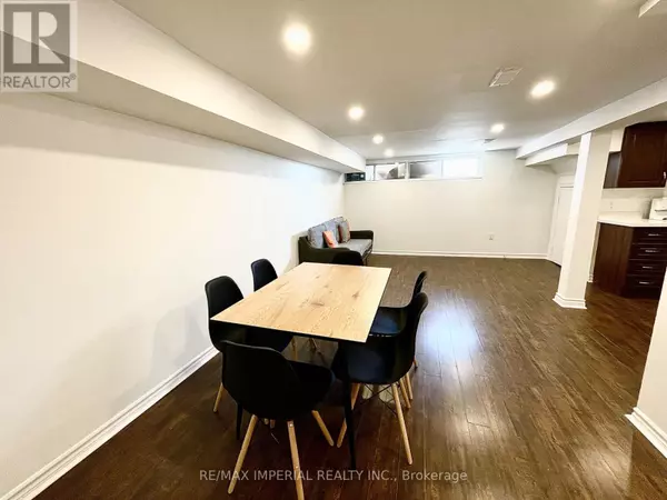 Richmond Hill (crosby), ON L4C3J1,254 Browndale CRES #Bsmt