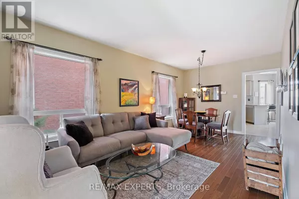 Newmarket (summerhill Estates), ON L3X2W1,228 SAWMILL VALLEY DRIVE