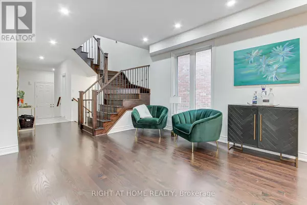 East Gwillimbury (holland Landing), ON L9N0T3,29 PEAR BLOSSOM WAY