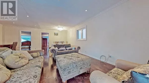 Richmond Hill (harding), ON L4C1P1,249 PALMER AVENUE