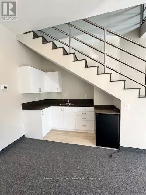 Vaughan (concord), ON L4K4J3,399 Applewood CRES #5