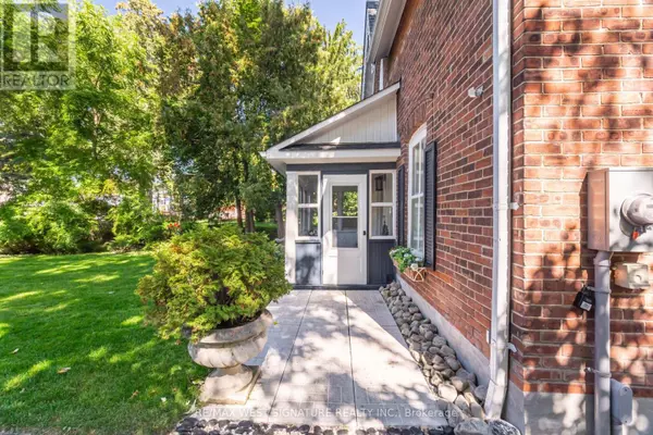 King (schomberg), ON L0G1T0,368 MAIN STREET