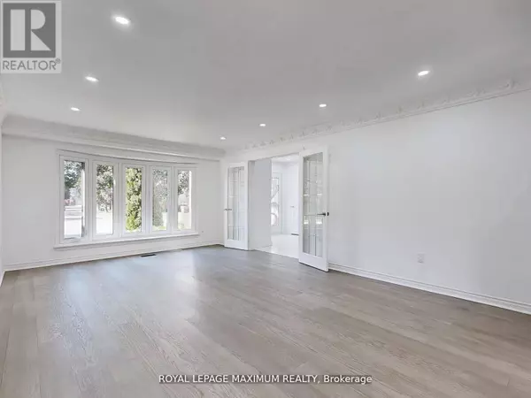 Richmond Hill (doncrest), ON L4B1Z2,22 A WALTHAM CRESCENT