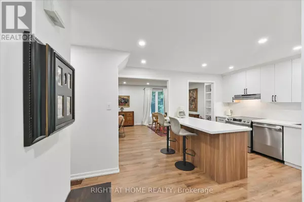Newmarket (central Newmarket), ON L3Y5C1,385 BORDEN AVENUE