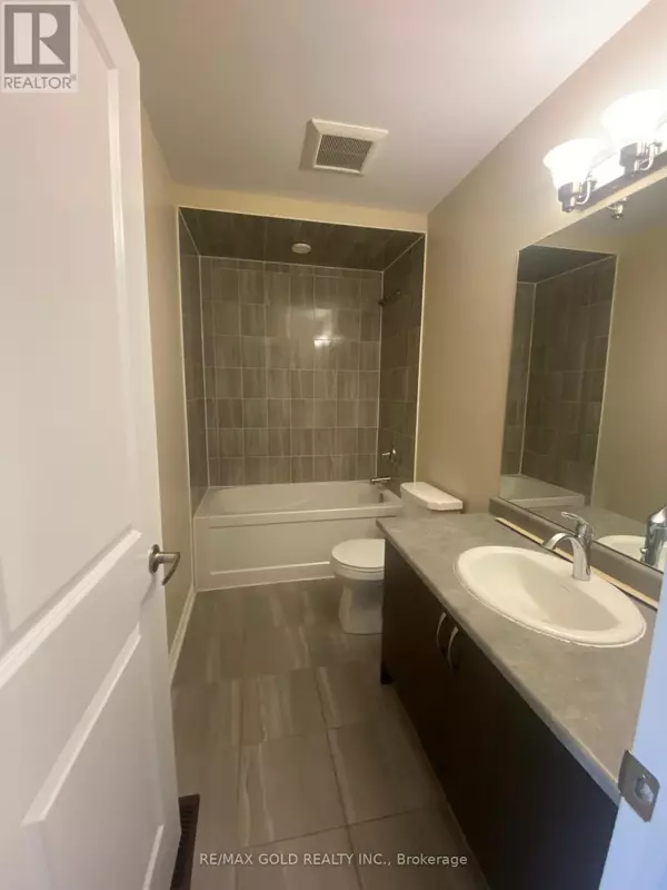 Innisfil (alcona), ON L9S0N1,2242 GRAINGER LOOP