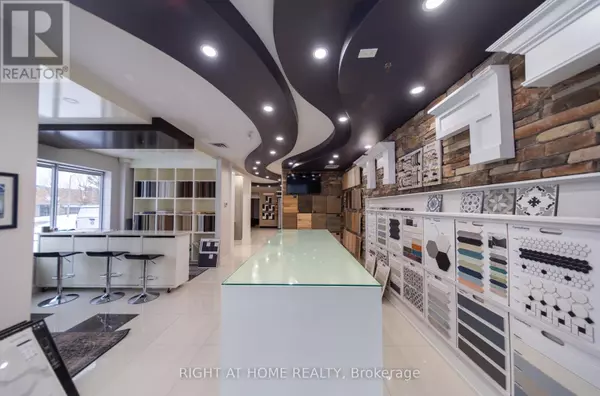 Richmond Hill (devonsleigh), ON L4C0V4,636 Edward AVE #14