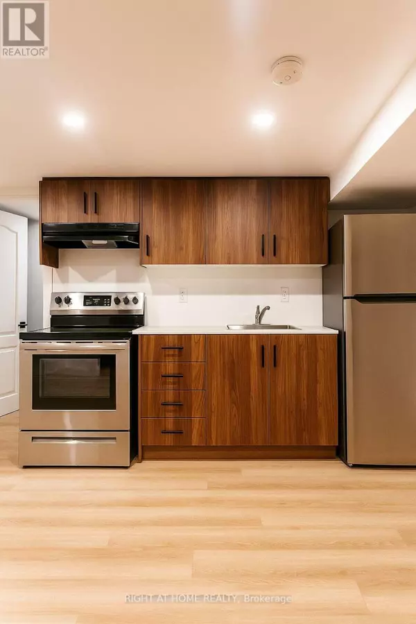 24 Sunbay CT #Bsmt 1, Richmond Hill (oak Ridges Lake Wilcox), ON L4E3E3