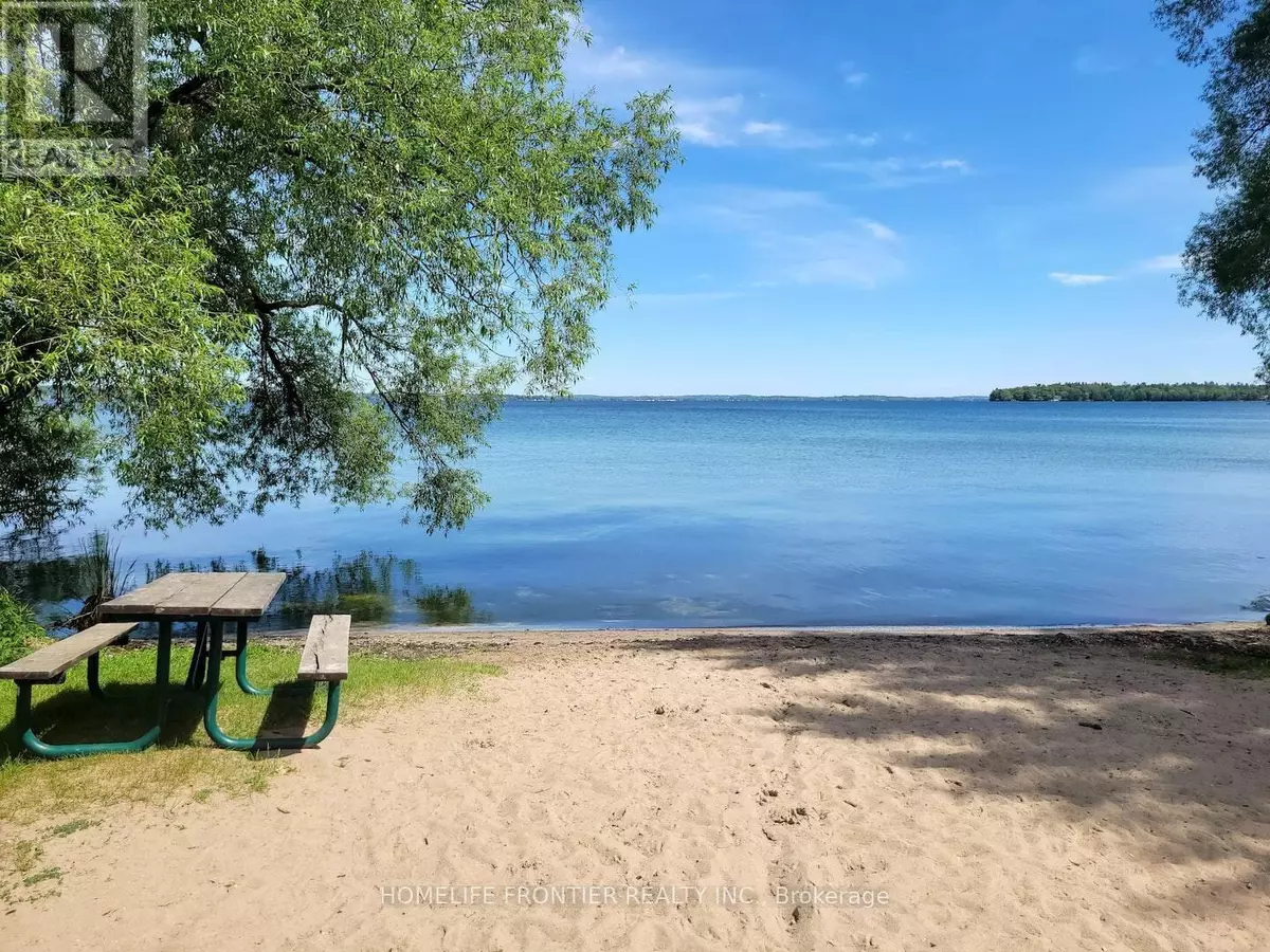 Innisfil, ON L0L1C0,1015 Arnold ST #4