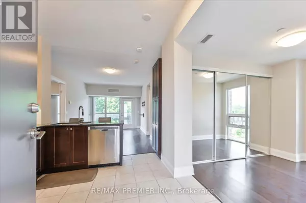 Vaughan (islington Woods), ON L4L0E6,8302 Islington AVE #517