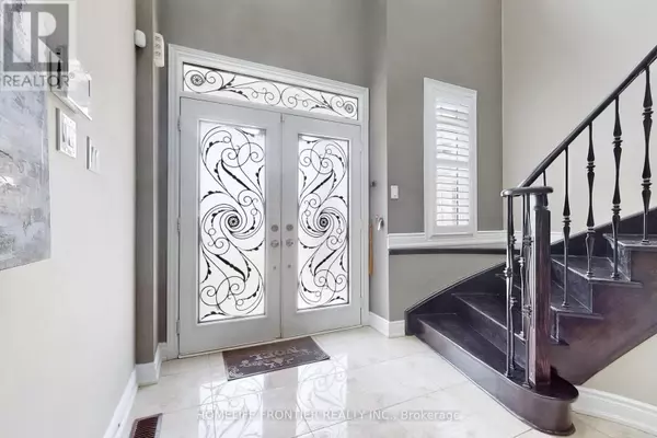 East Gwillimbury (mt Albert), ON L0G1M0,24 MANOR GLEN CRESCENT