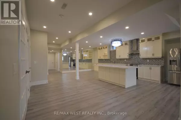 Vaughan (kleinburg), ON L4H4K5,165 Woodgate Pines DR #Basement