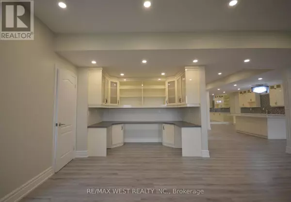 Vaughan (kleinburg), ON L4H4K5,165 Woodgate Pines DR #Basement