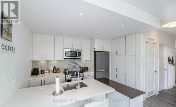 Innisfil, ON L9S0N9,375 Sea Ray AVE #410